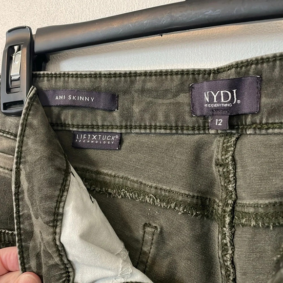 NYDJ Ami Skinny High Rise Stretch Slimming Compression Camo Print Jeans Size 12 - Picture 5 of 6